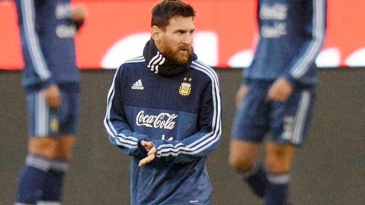Telediario 1 - Messi elogia a Cristiano: "Se supera cada año"