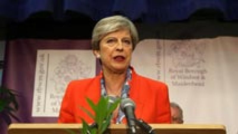 May afirma que le corresponde a los "tories" aportar la estabilidad necesaria