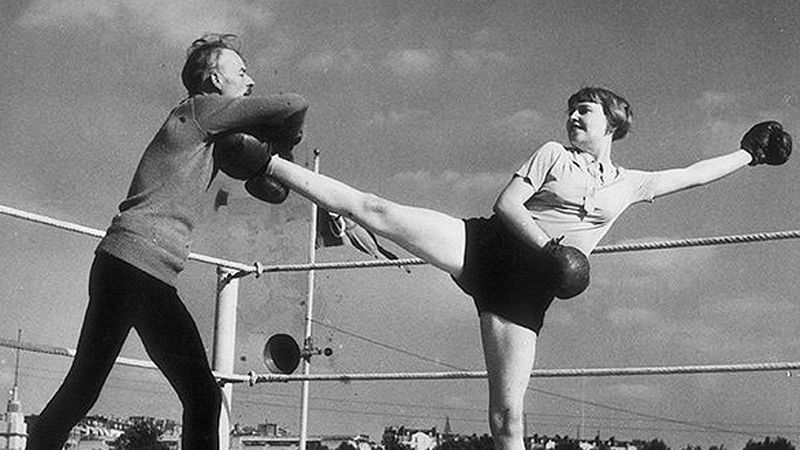 Eduardo Arroyo presenta sus fotografías 'a la pata coja'