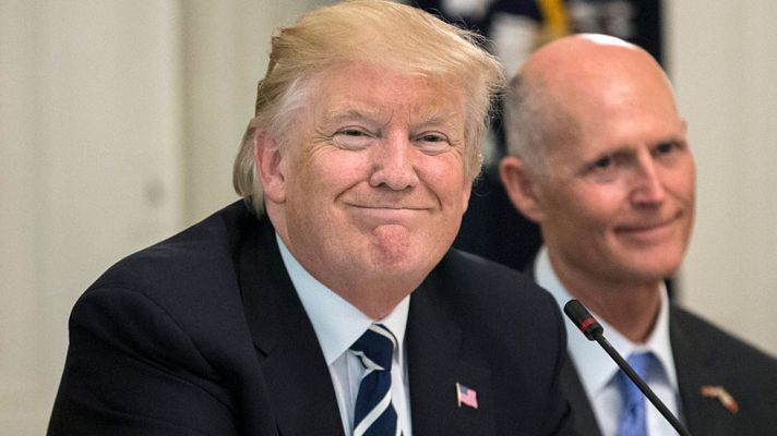 Telediario 1 - Donald Trump dice sentirse reivindicado y que James Comey es un filtrador