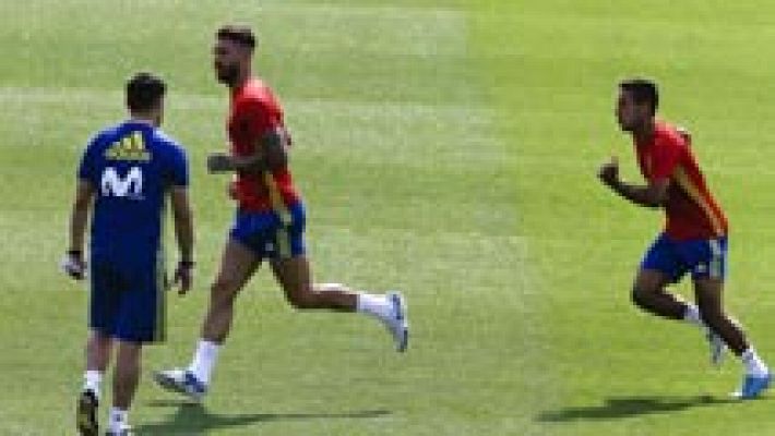 Telediario 1 - España prepara el encuentro ante Macedonia