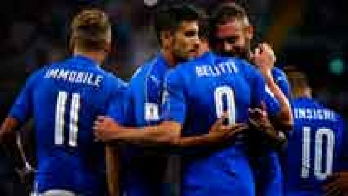 Italia golea a Liechtenstein y colidera el grupo G