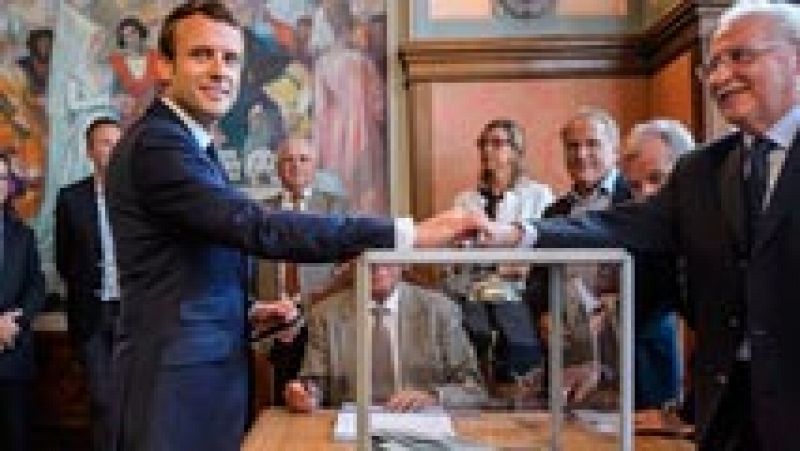 Francia - Macron se impone en la primera vuelta de las legislativas con una abstención histórica
