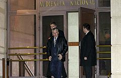 Garzón deja en libertad al último detenido e investiga los sobornos