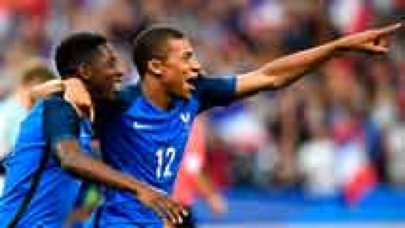 La selección francesa se impuso 3-2 a Inglaterra en un amistoso que sirvió de homenaje a las víctimas del terrorismo.