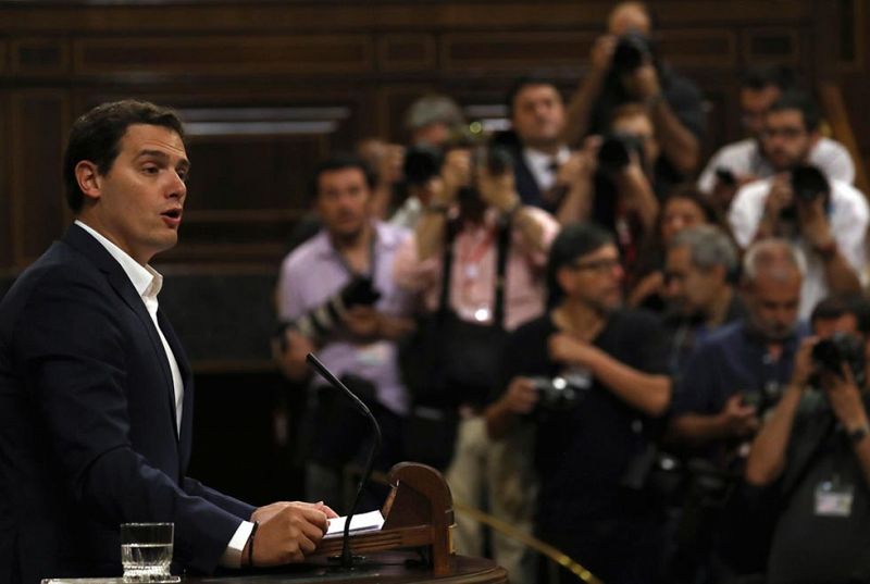 Albert Rivera pide más trabajo a Pablo Iglesias y no solo protestar