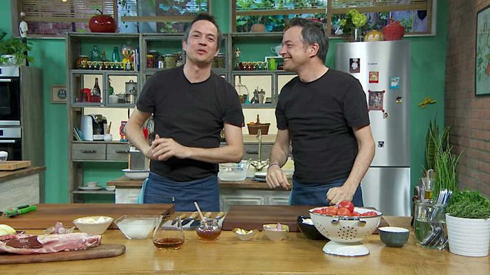 Torres en la cocina - Ensalada de endibias con costillas de cabrito y cake d limón