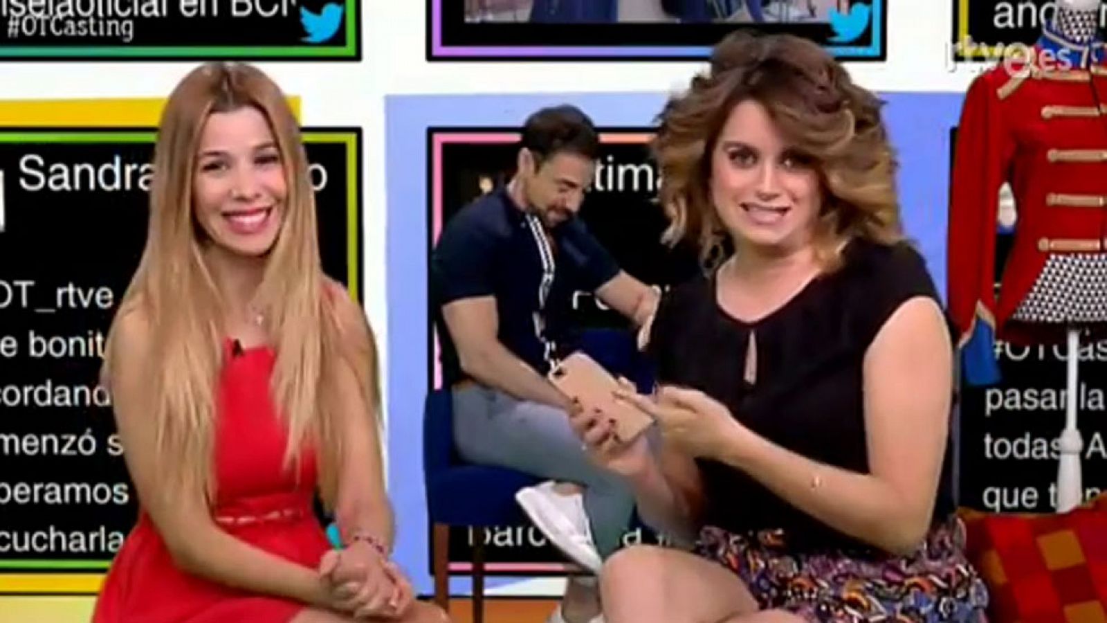 Arrancan los castings de OT 2017 y desde RTVE.es te lo contamos en directo. Paloma G. Quirós ha repasado con Natalia sus sensaciones en el casting del primer Operación Triunfo y Leticia Romero nos ha traído desde Barcelona la última hora de la primer