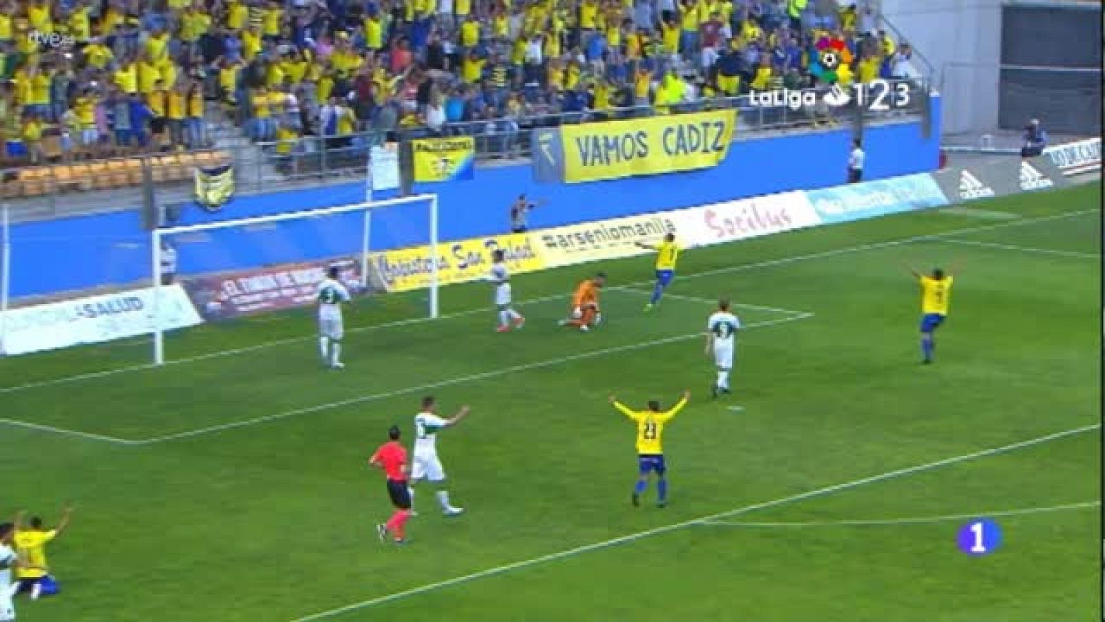 El Cádiz inicia el camino a Primera División | Ver