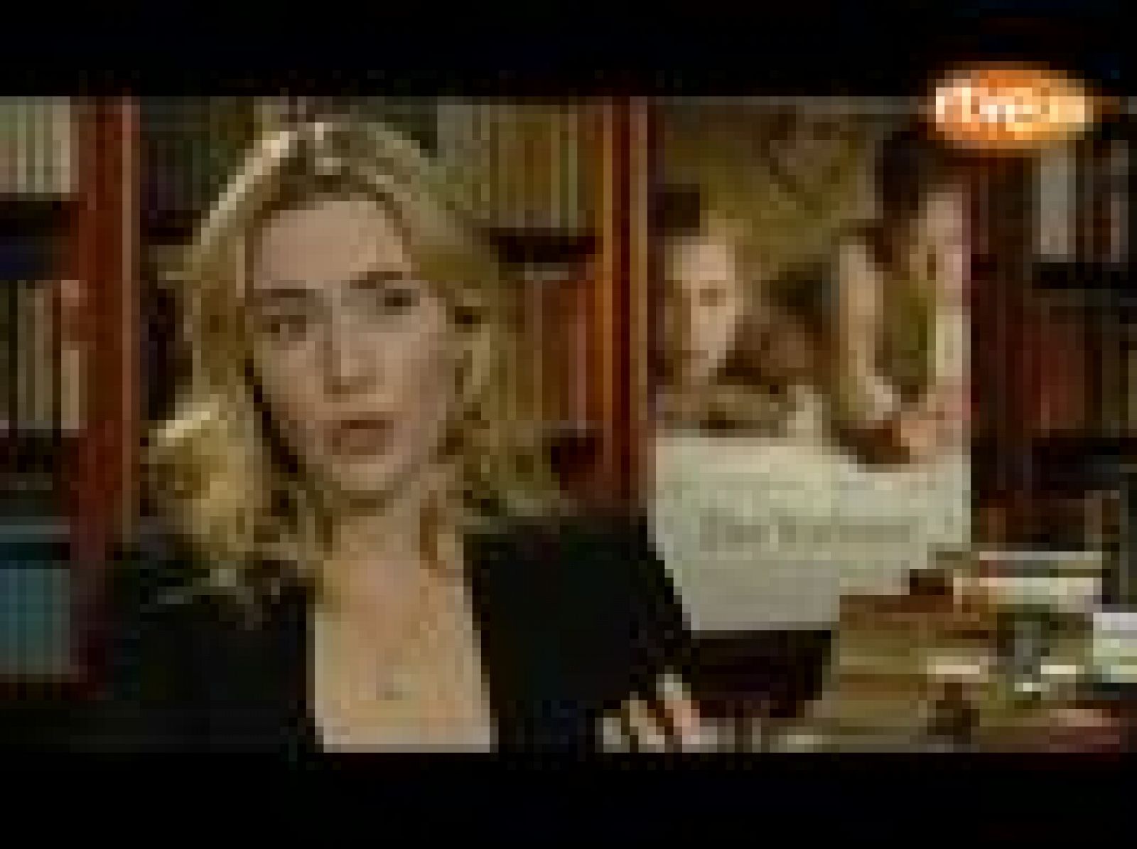 La película de Stephen Daldry cuenta la tormentosa relación entre una mujer enigmática (Kate Winslet) y un joven (David Kross).