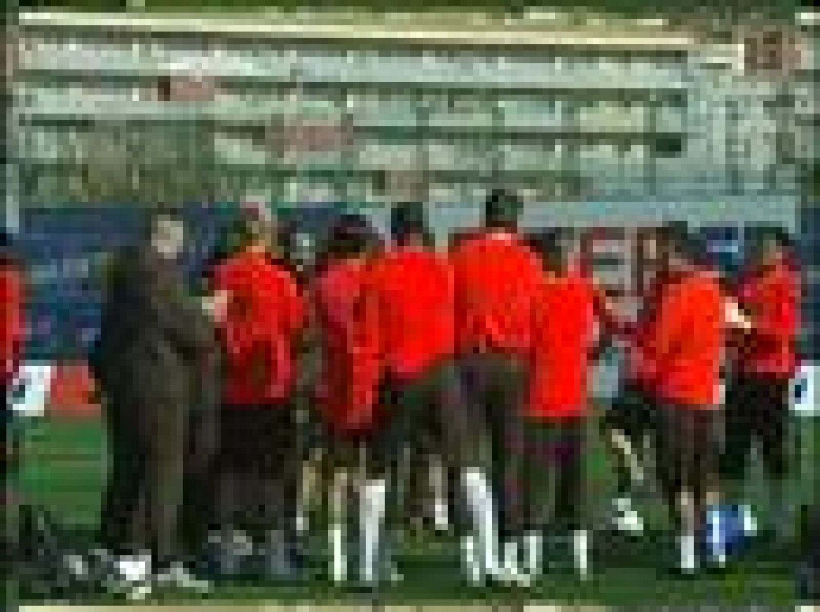 El entrenador del Barcelona, Pep Guardiola, ha declarado que "nadie juega como la selección española y yo debo aprender de ellos".