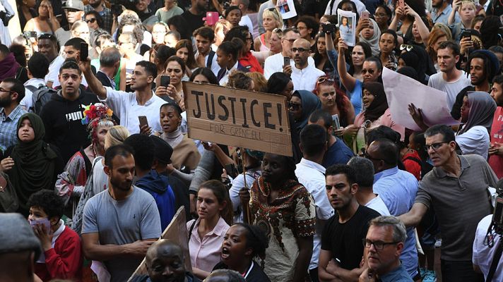  - Varias protestas en Londres exigen justicia por el incendio de la torre Grenfell