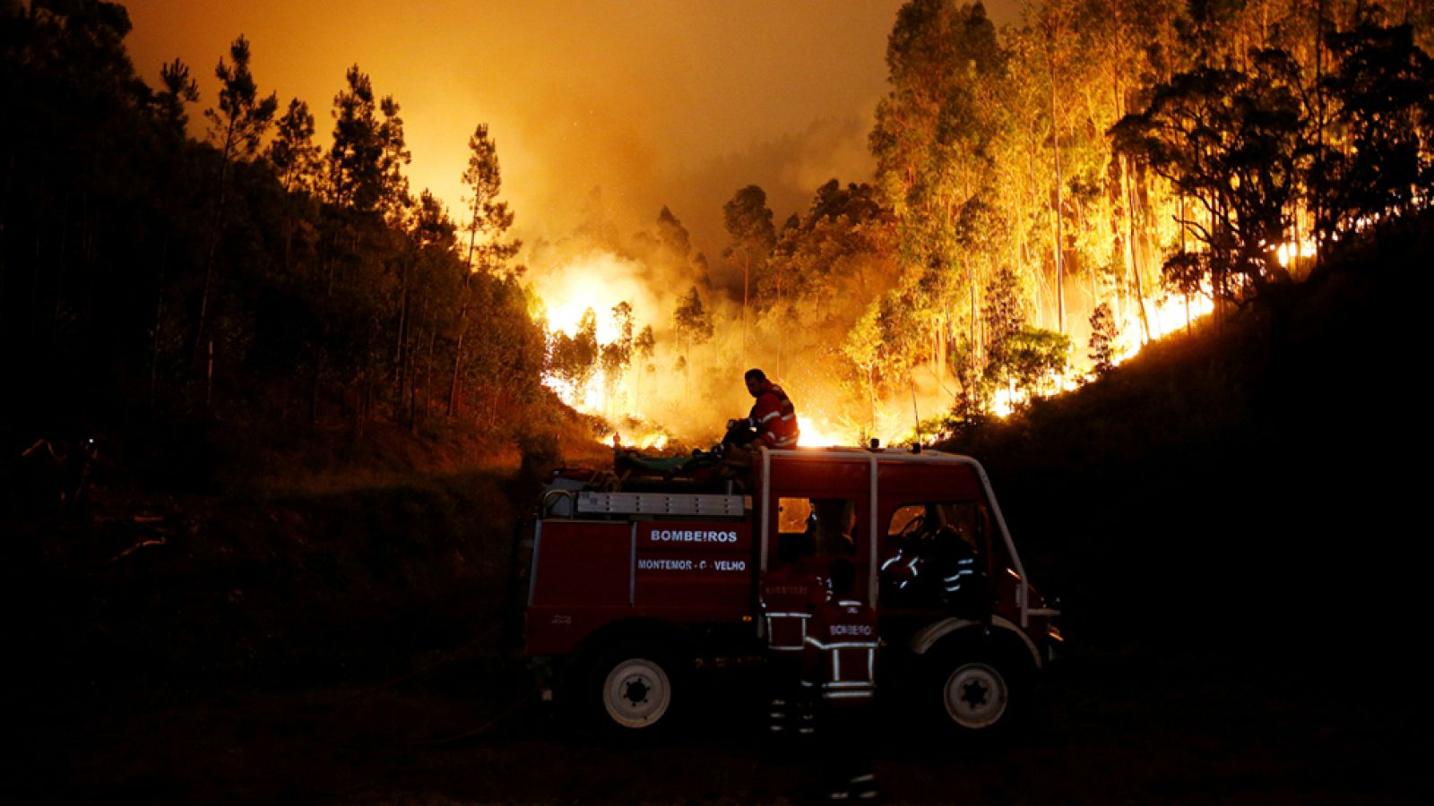 Decenas de muertos en un incendio en el centro de Portugal