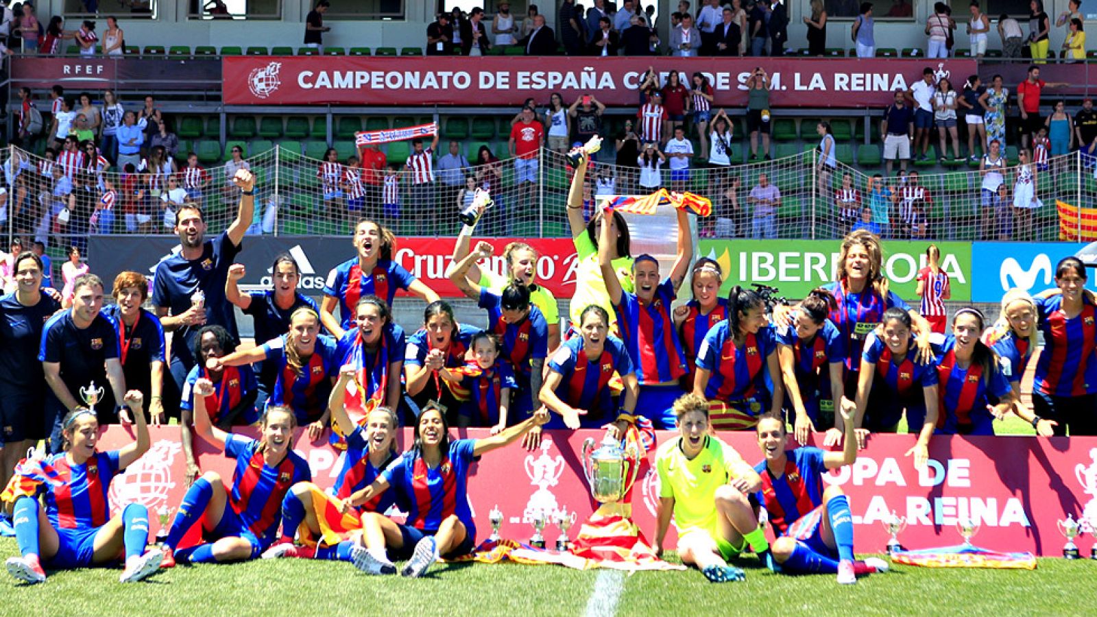 El FC Barcelona rubricó la quinta conquista copera de su historia al vencer, por 4-1, al Atlético de Madrid en la final de la Copa de la Reina disputada en la Ciudad del Fútbol de Las Rozas.
