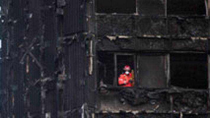 Telediario 1 - El revestimiento del edificio incendiado era inflamable