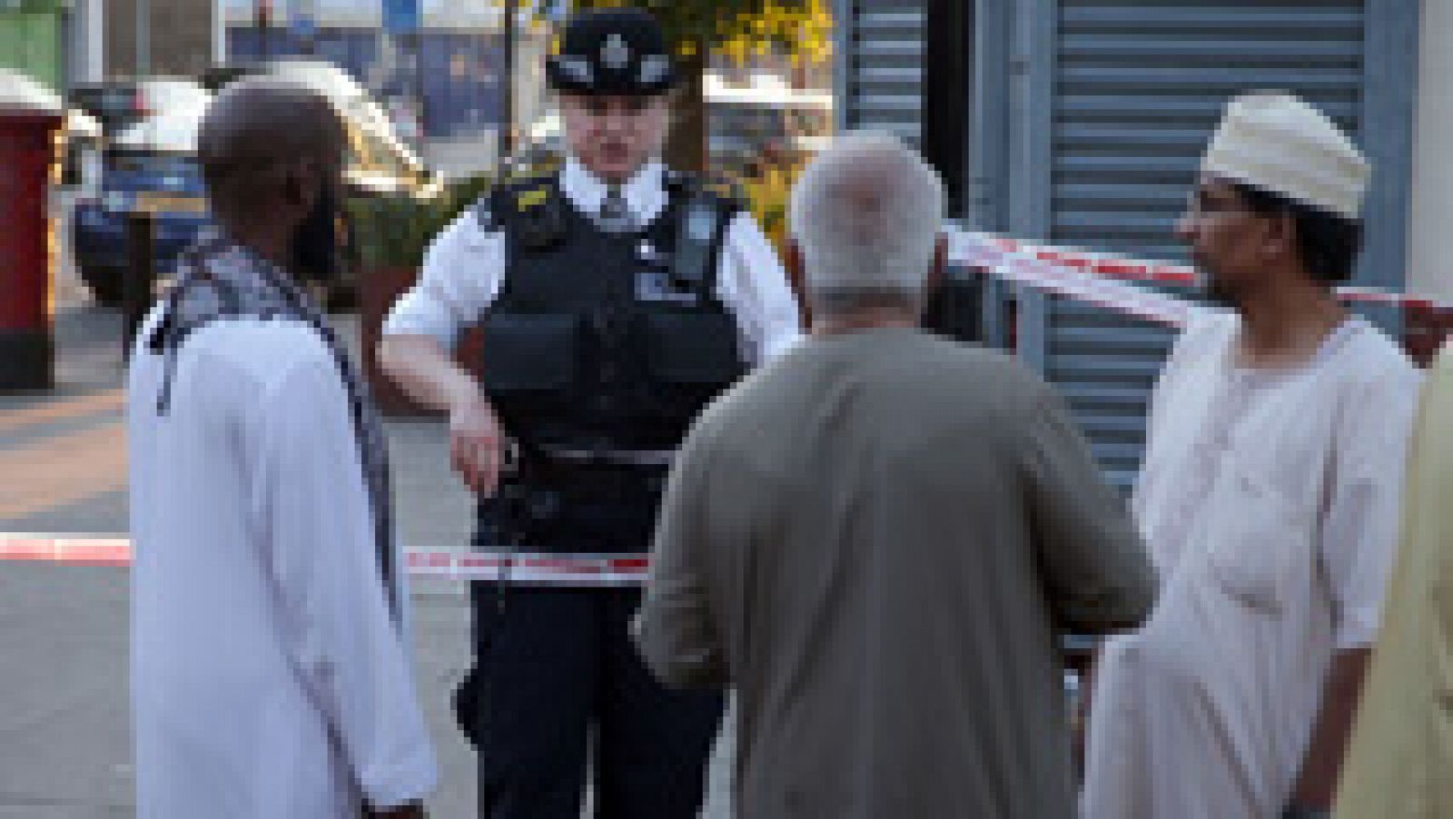 Un muerto y ocho heridos por el atropello de una furgoneta cerca de una mezquita en Londres