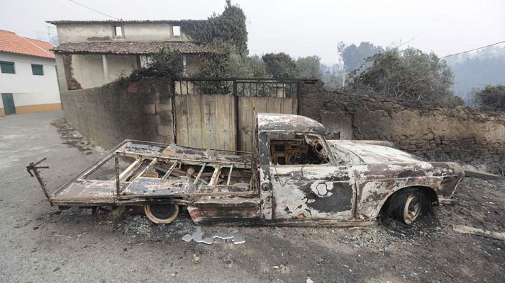 Telediario 1 - Bomberos y voluntarios luchan contra el fuego en el centro de Portugal