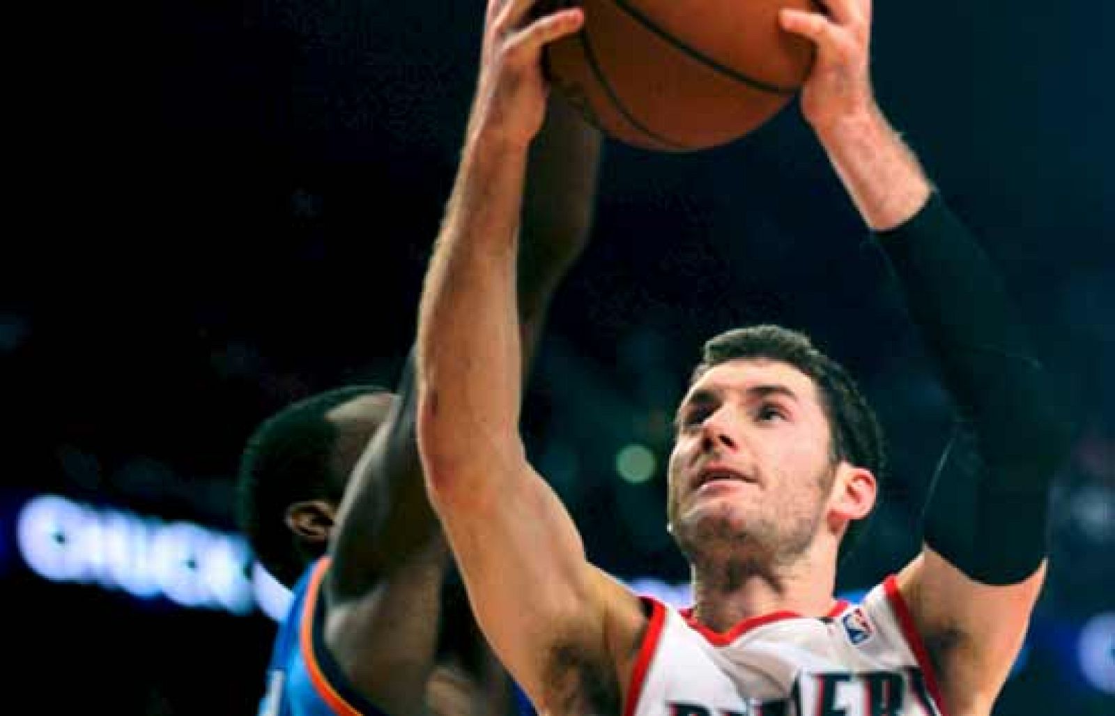 El concurso de mates de la NBA es espectáculo en estado puro. Jugadores como Dominique Wilkins y Michael Jordan han hecho de los mates todo un arte. Rudy quiere sorprender en la edición de 2009, y sabe que contará con el apoyo de Pau Gasol