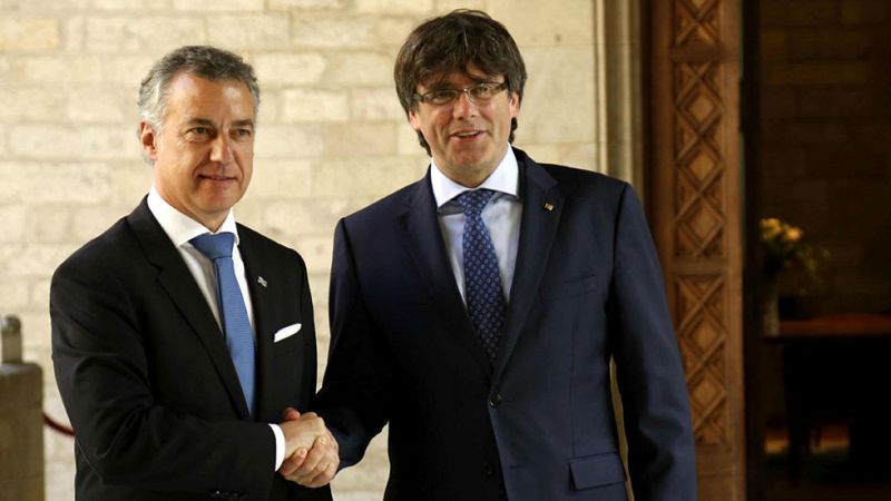 Puigdemont y Urkullu defienden la reforma de la ley para que Cataluña y el Pais Vasco decidan su futuro