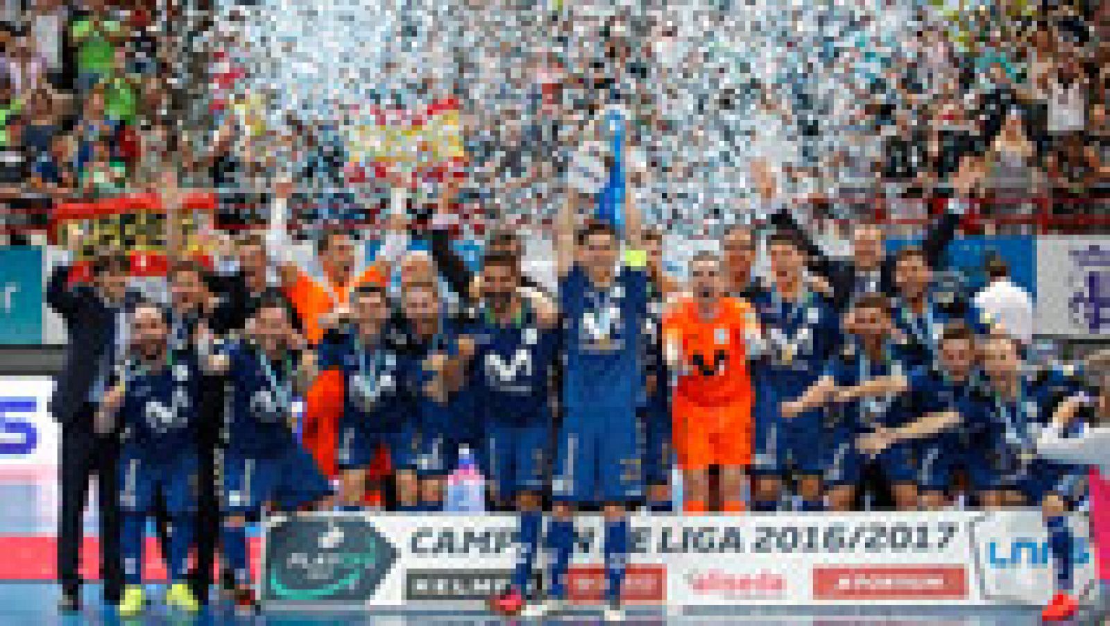 Sin programa: Carlos Ortiz levanta el trofeo de campeón de la LNFS | RTVE Play