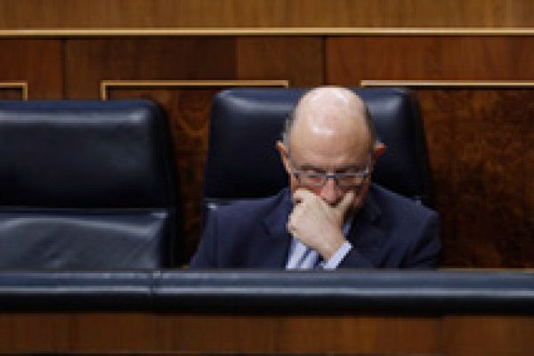 PSOE y Podemos piden la dimisión de Montoro