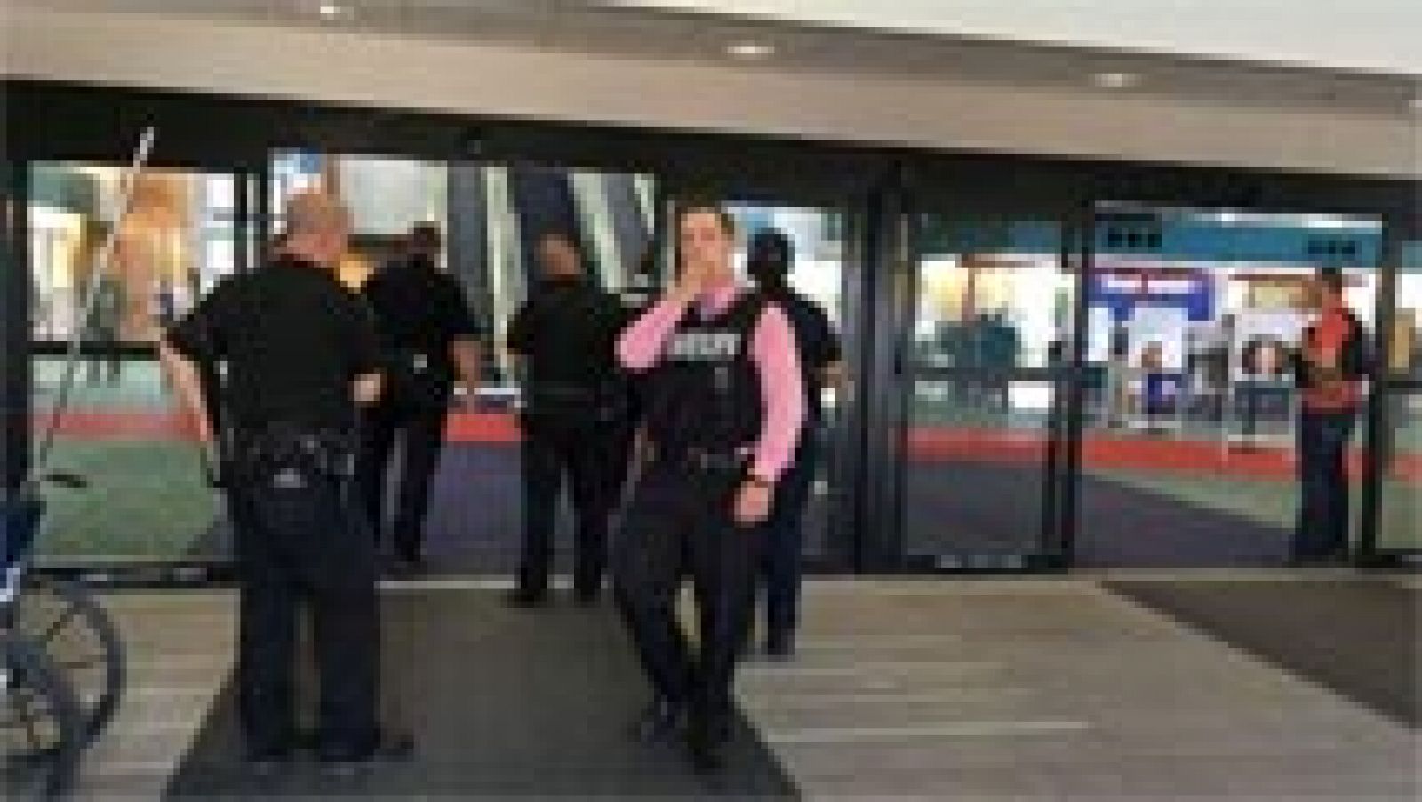 Telediario 1: El ataque a un policía provoca la evacuación del aeropuerto de Michigan | RTVE Play