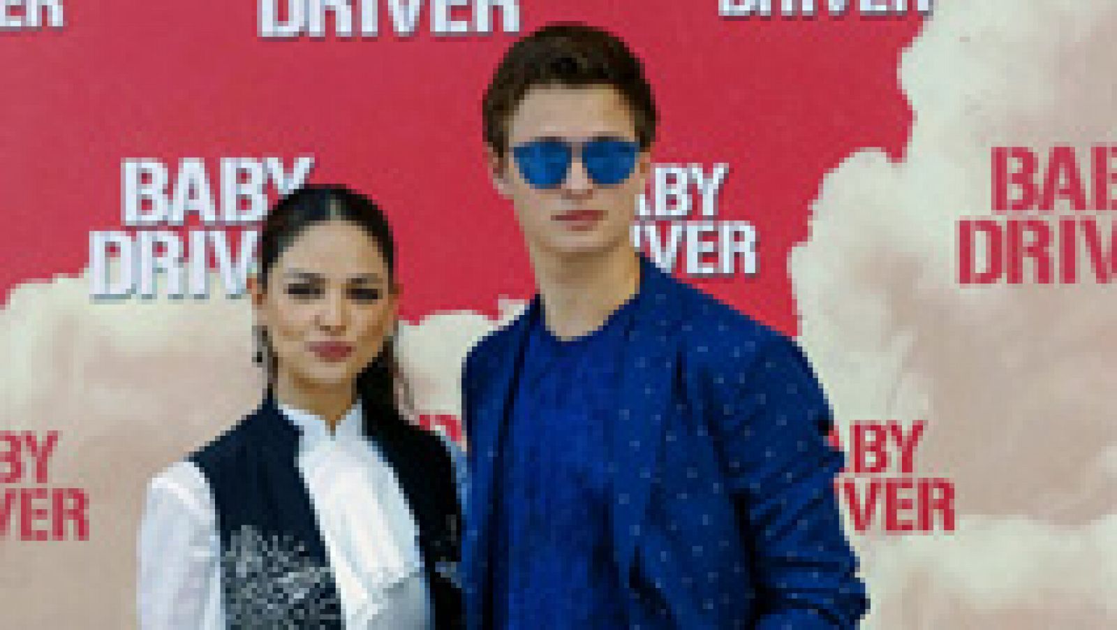 Baby Driver es la nueva película de Edgar Wright, rey del cine young adult. Un mezcla de acción, cine negro y musical que se estrena el próximo 7 de julio.

Wright, junto a su protagonista Ansel Elgort y su secundaria Eiza González, han presentado Baby Drive en Madrid. No es ni mucho menos toda la munición: Kevin Spacey, Jamie Foxx, Lily James y Jon Hamm completan el reparto.