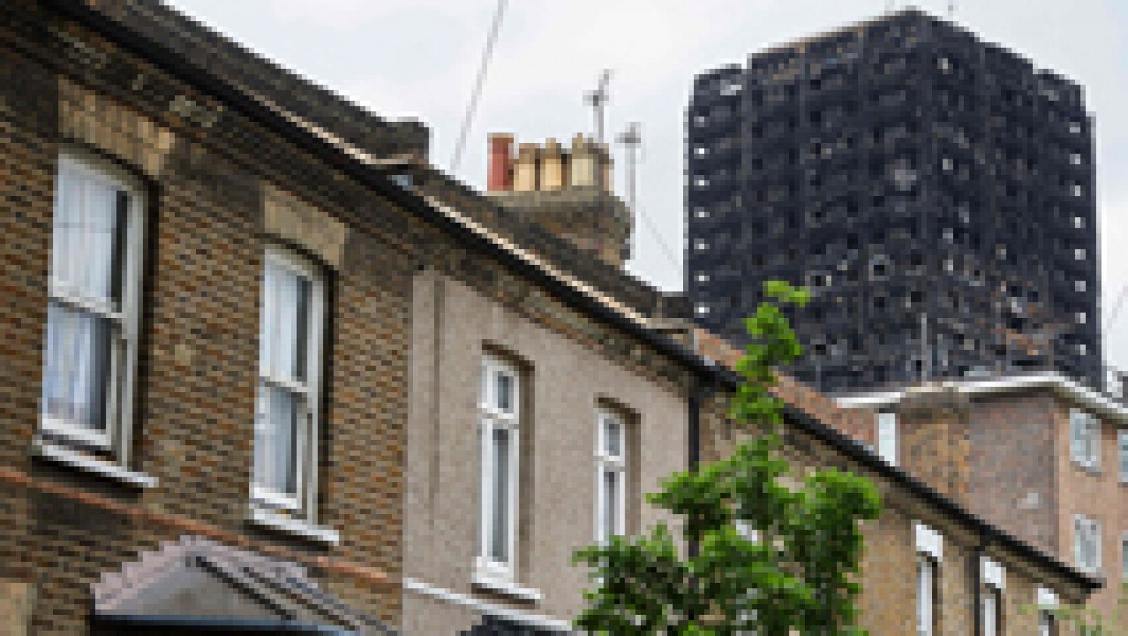 Telediario 1: El incendio de la torre de Londres comenzó al arder una nevera defectuosa | RTVE Play