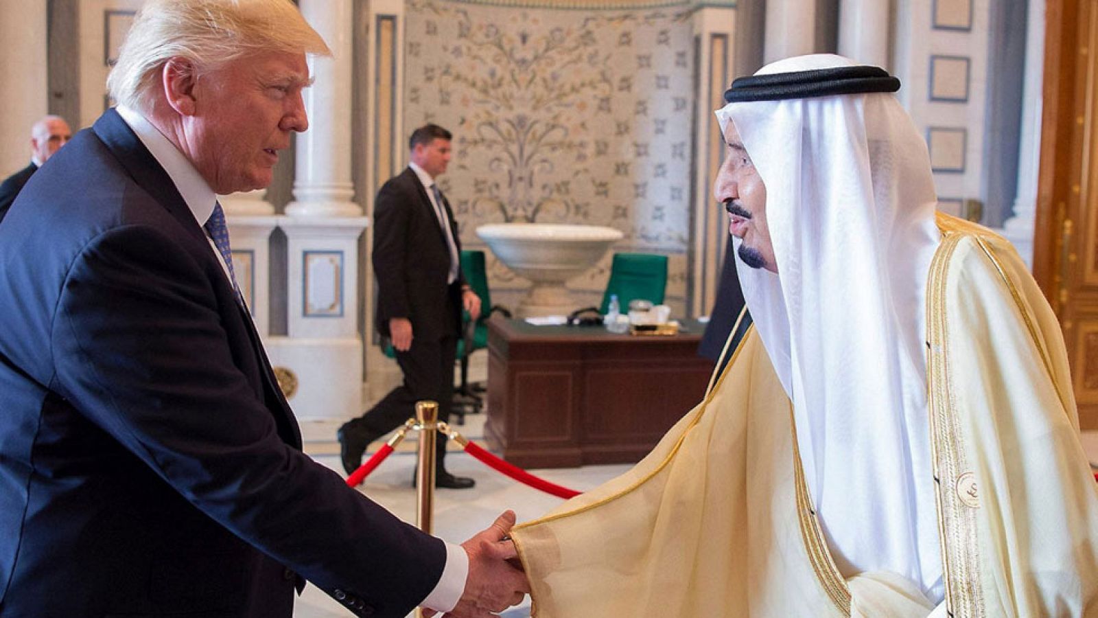 Ayestaran: "Trump parece dispuesto a instaurar el Eje del Bien en Oriente Medio"