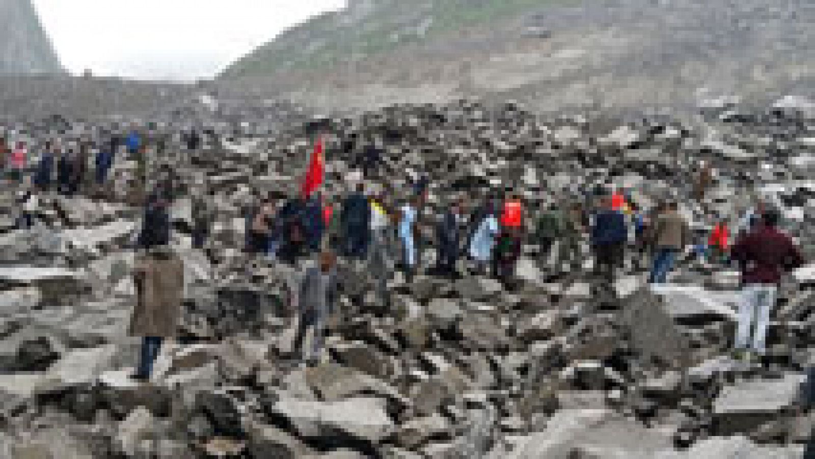 Grandes rocas sepultan un pueblo del condado de Maoxian, en la provincia china de Sichuan