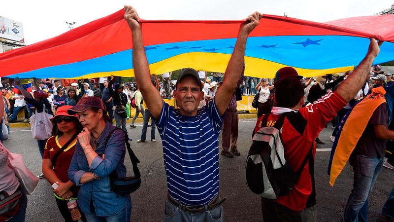 Se cumplen 85 días de protestas en Venezuela y tanto chavistas como opositores vuelven a salir hoy a la calle