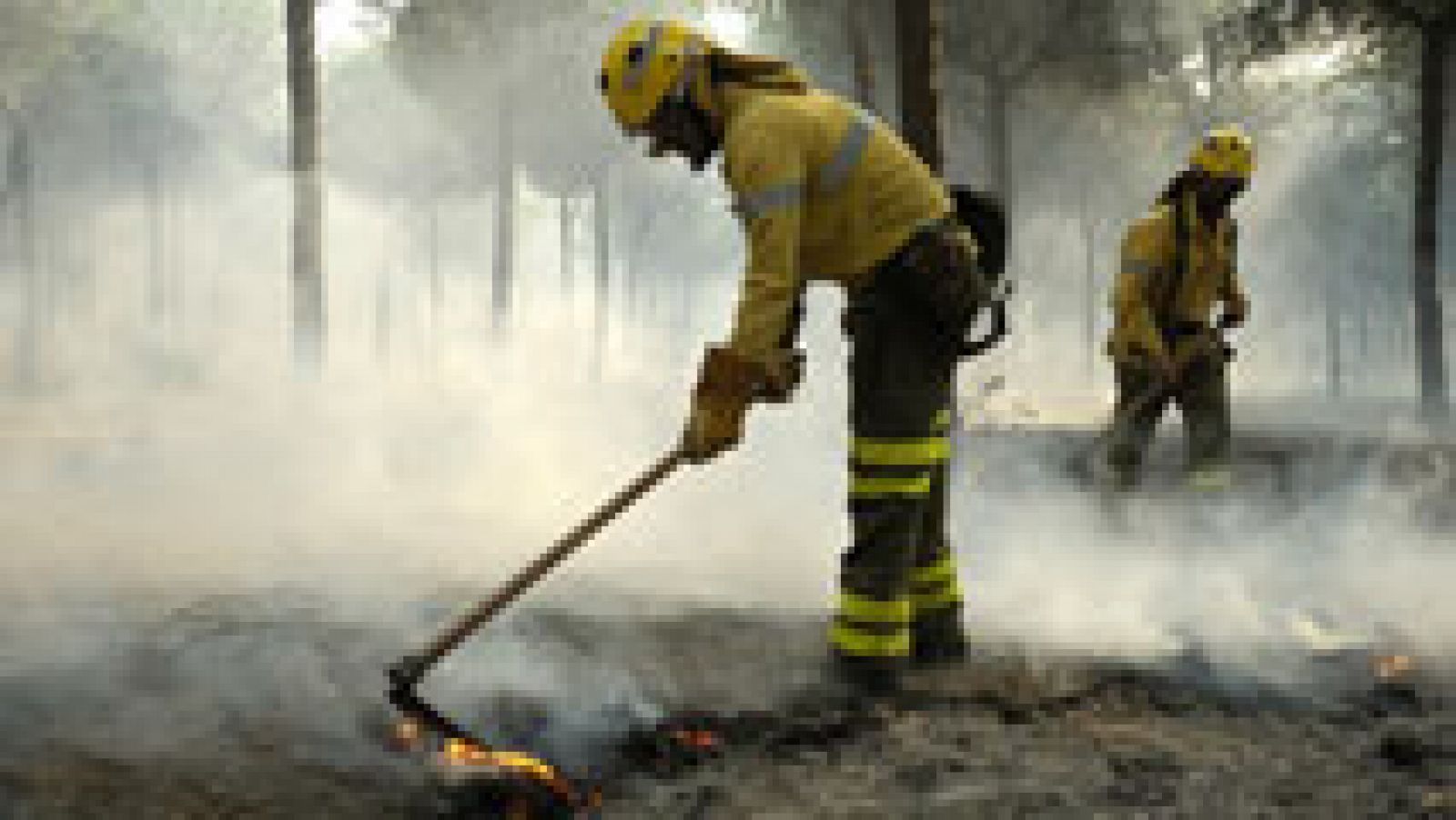 Sin programa: Cientos de efectivos han trabajado durante la noche para contener el fuego en Matalascañas | RTVE Play
