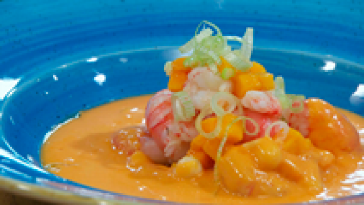 Salmorejo de mango, coco y gambas 