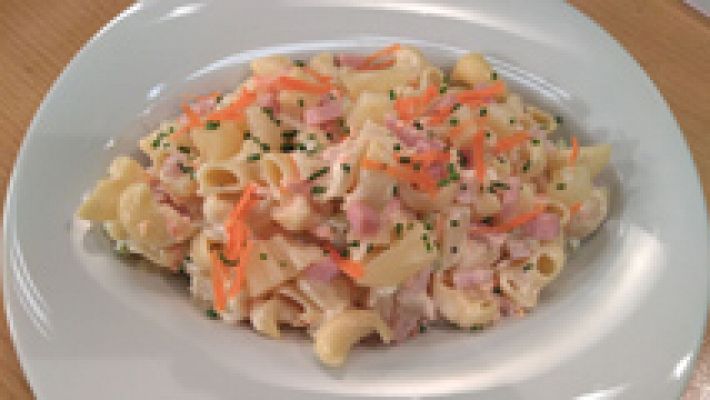 Aprende a cocinar una ensalada hawaiana de pasta