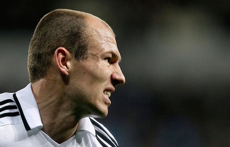 Robben y Sneijder bajas para Gijón