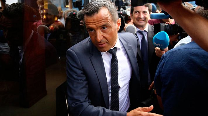 Telediario 1 - Jorge Mendes es el agente de futbolistas que más dinero gana en el mundo, 85 millones de euros al año solo en comisiones, según la revista Forbes