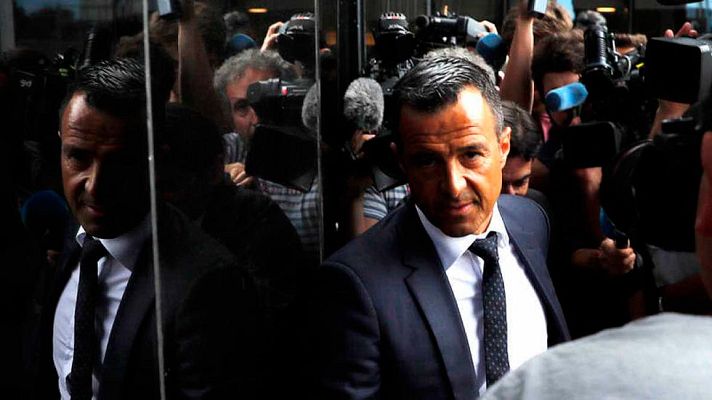 Telediario 1 - Jorge Mendes niega intervenir en las finanzas de sus futbolistas