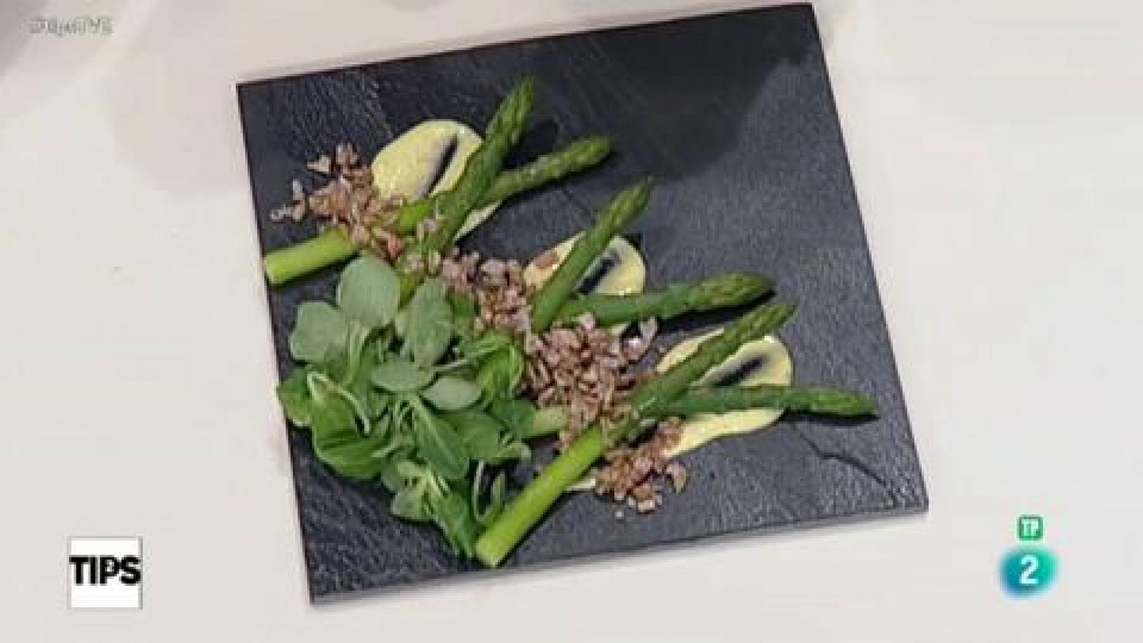La cocina de Sergio - Espárragos con mayonesa de mango y albahaca
