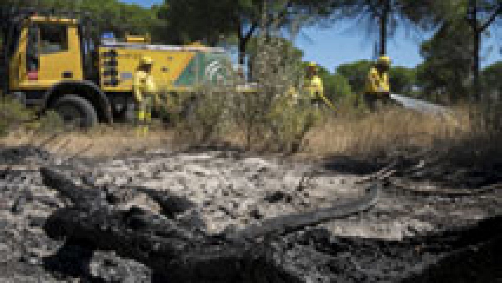 Los afectados por el incendio de Doñana regresan para evaluar los daños en sus casas