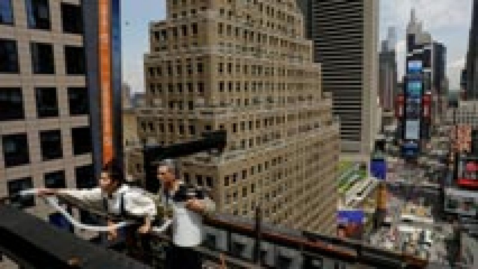 Telediario 1: Una enorme colmena aparece en pleno corazón de Manhattan | RTVE Play