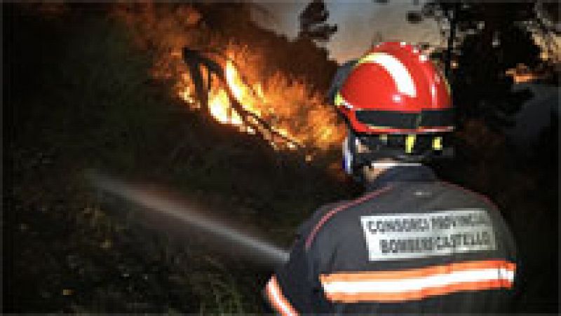 Más de 190 efectivos trabajan en un incendio en la Sierra Calderona, entre Castellón y Valencia