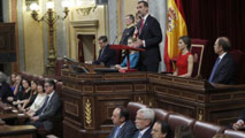 La ausencia del rey Juan Carlos I en el 40 aniversario de las elecciones del 77, lo más comentado en el Congreso