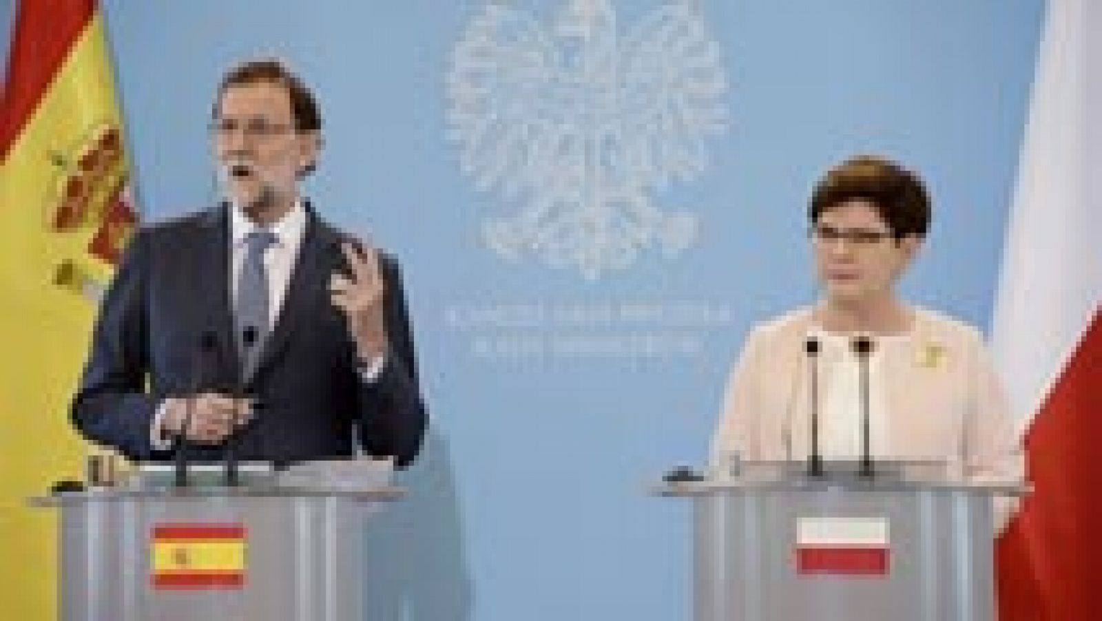El presidente del Gobierno, Mariano Rajoy, ha anunciado en Varsovia que el Gobierno elevará el próximo lunes tres décimas su previsión de crecimiento del PIB paras este año, hasta el 3%. "Empezamos en el 2,5%, subimos al 2,7%, y ahora creemos que pod