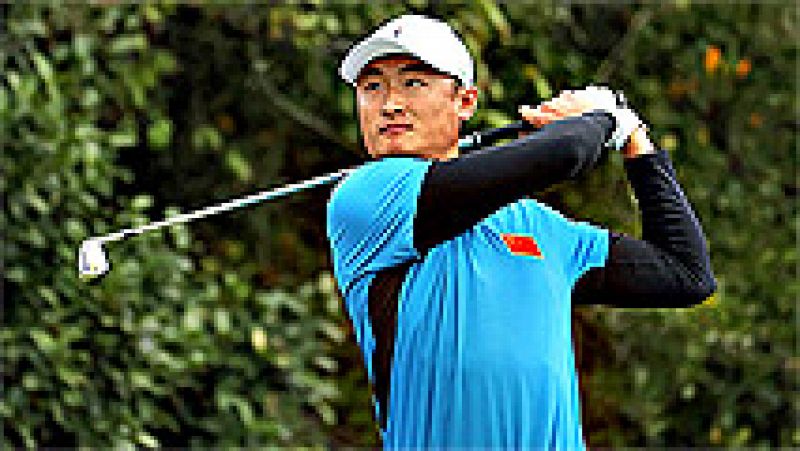 El golfista chino Haotong Li había arrojado el putter tras un boggey y su progenitora acudió al rescate.