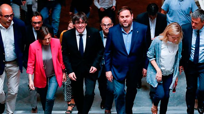 Telediario 1 - Puigdemont dice a los alcaldes independentistas que "el estado tiene alergia a las urnas"