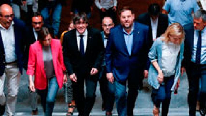Puigdemont dice a los alcaldes independentistas que "el estado tiene alergia a las urnas"