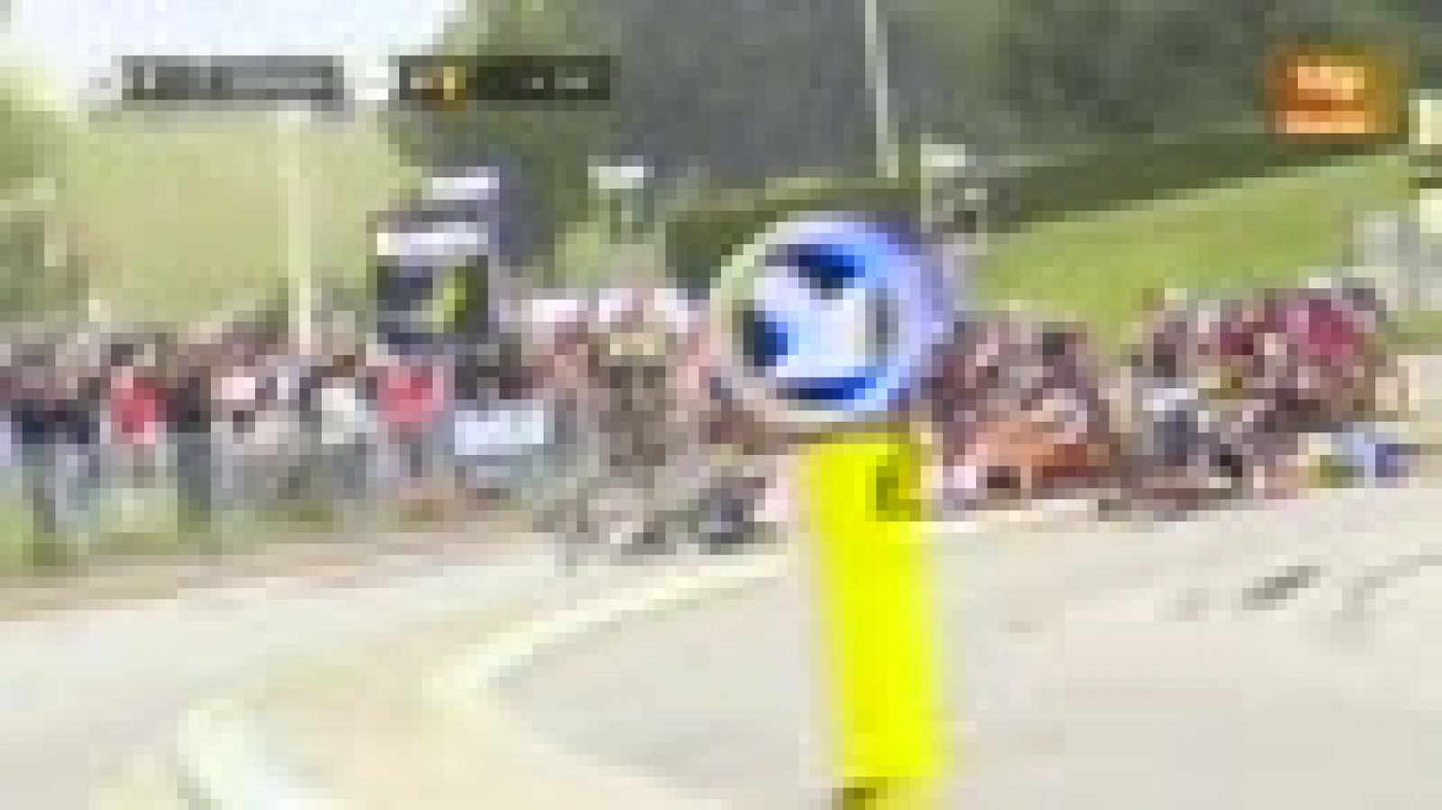 Tour de Francia: Caída a 30km para la meta de Lieja; Froome y Bardet involucrados | RTVE Play