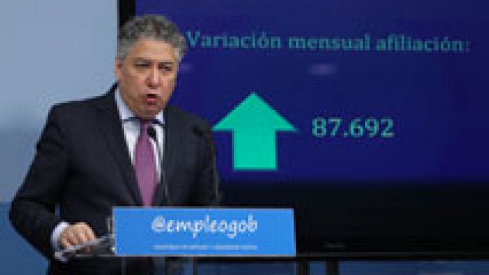 El paro bajó, sobre todo, en el sector servicios, con 75.000 desempleados menos