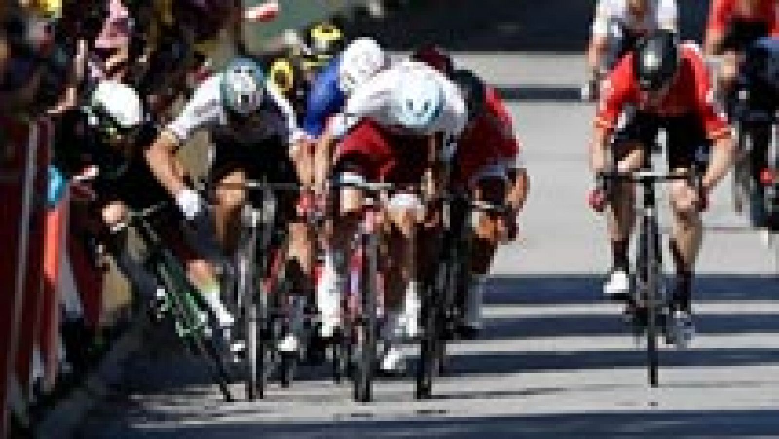 Telediario 1: Sagan, expulsado del Tour por derribar a Cavendish tras propinarle un codazo | RTVE Play