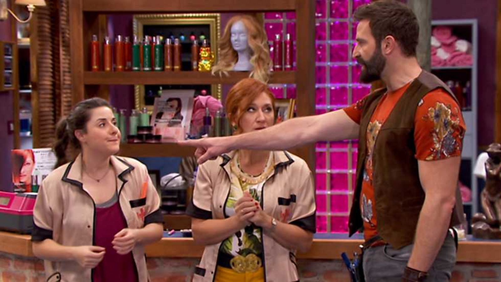 La peluquería - Roco aprende a cotillear - ver ahora